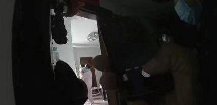 DƬ